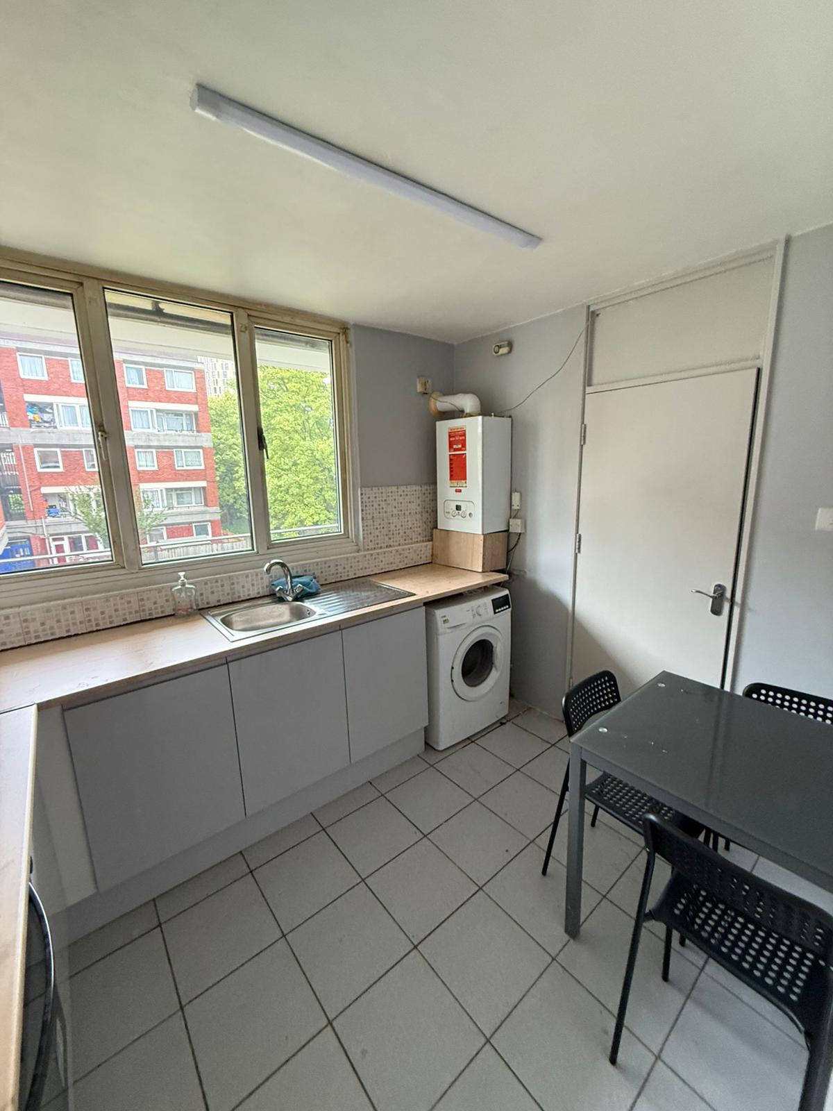 🌟 Large Double Room – Martindale House, E14 0AP